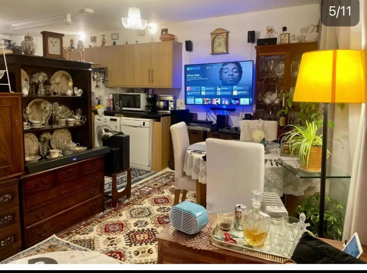 Roominzone2 London United Kingdom